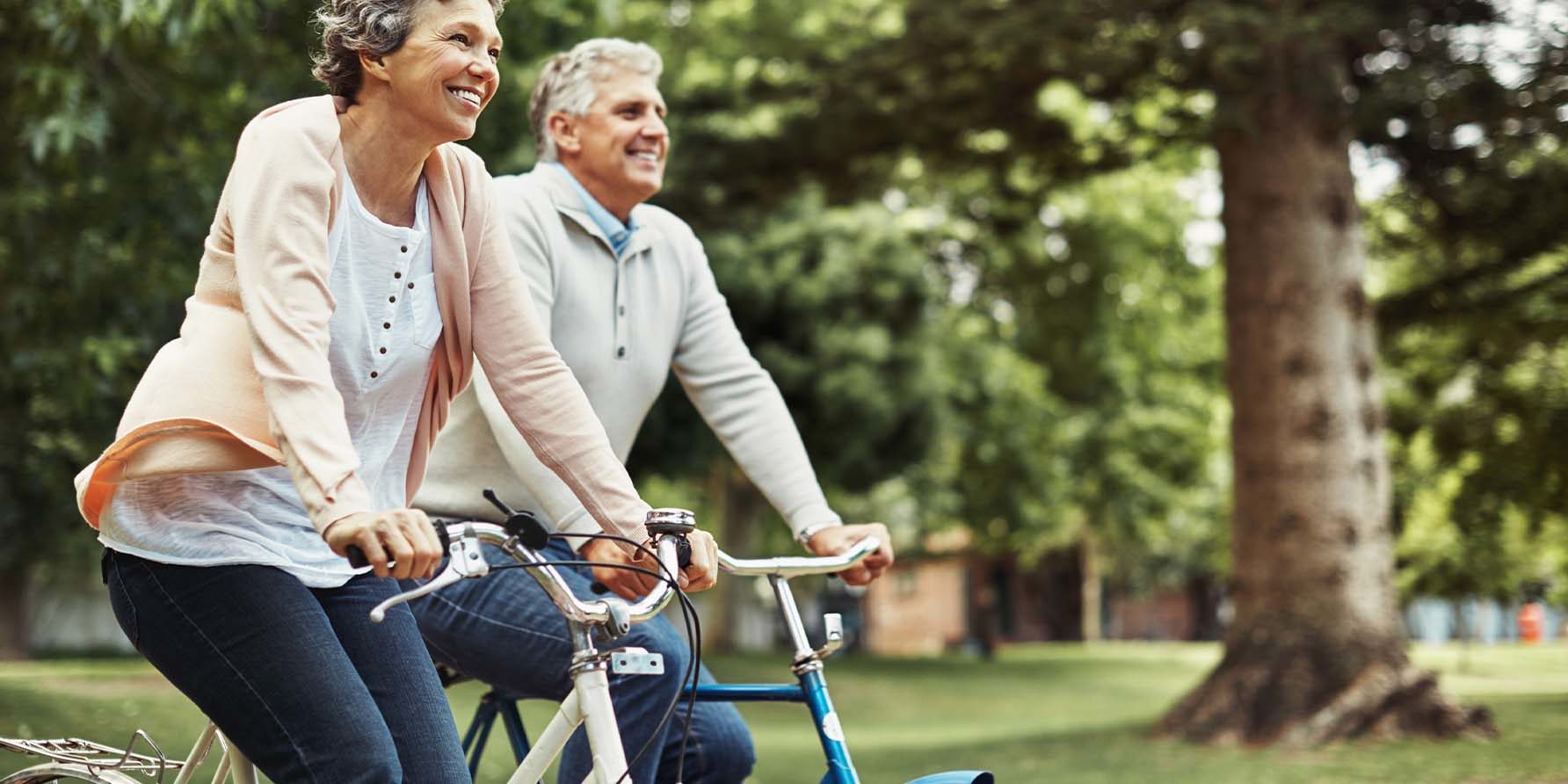 Senior:innen fahren Rad