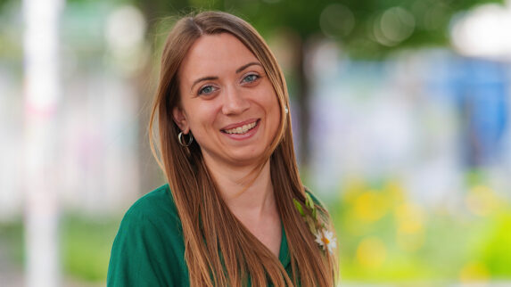 Portraitfoto von Elena Jaklitsch